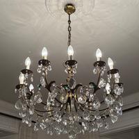 Lampadario in cristallo.