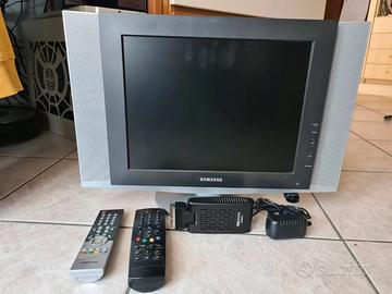 SAMSUNG TV LCD 15" +DTT HUMAX NANO