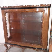 Vetrinetta in noce  e radica