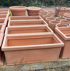 Vasi da giardino della Vasar in resina ed altro