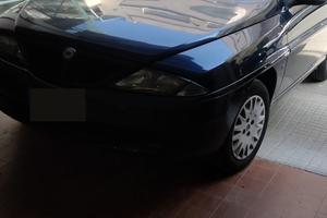 lancia Ypsilon elefantino blu . 