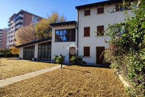 VILLA A SCHIERA A VERONA