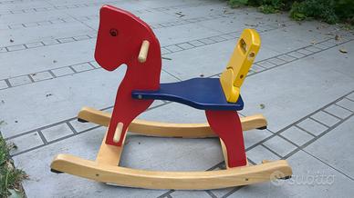 Cavallo a dondolo