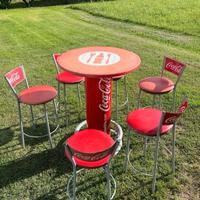 Tavolino con sgabelli Coca-Cola