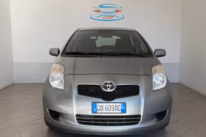 TOYOTA Yaris 1.0 5 porte Sol