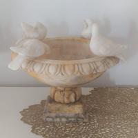 Acquasantiera in alabastro