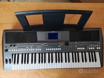 Tastiera YAMAHA PSR S670 nuova