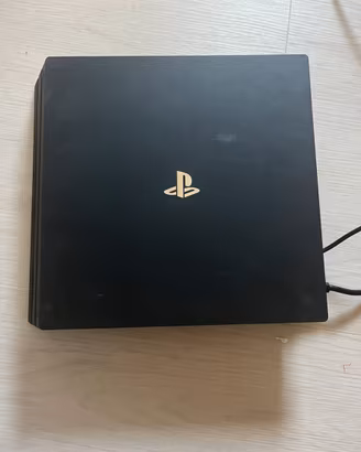 Ps4 pro 1TB+ 2 controller+5giochi