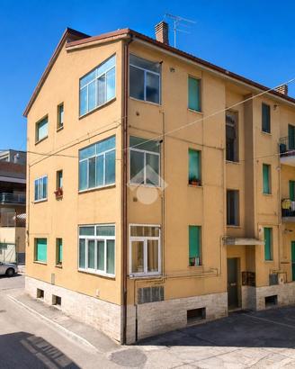 3 LOCALI A PEDASO