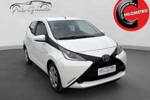 TOYOTA Aygo 1.0 VVT-i 69 CV 5p. x-cool IDEALE PER