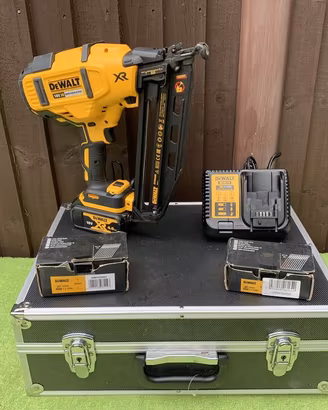 DeWalt DCN 660 NT 18