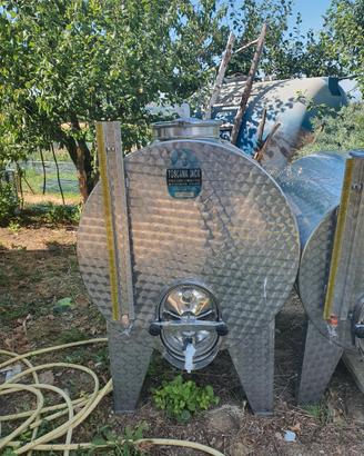 botti in acciaio  x olio e  vino 