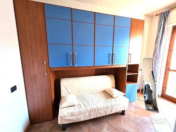 Mobile a ponte con divano letto