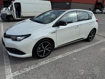 Toyota Auris Hybrid Black Edition