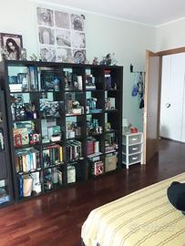 Camera ponte e biblioteca ikea