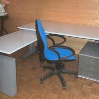 Scrivania angolare +sedia ergonomica