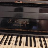 pianoforte verticale del marchio J. Mühlstein
