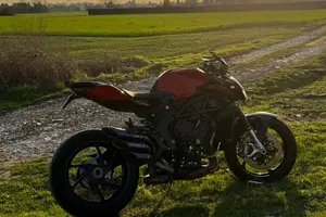 MV AGUSTA BRUTALE 800R (A2)