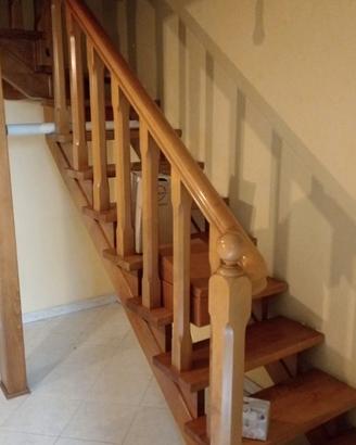 Scala in legno massello ciliegio
