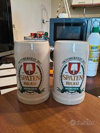  Due Boccali in ceramica. 