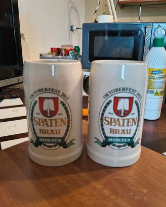  Due Boccali in ceramica. 