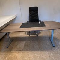 Scrivania Professionale + Sedia Ergonomica
