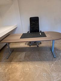 Scrivania Professionale + Sedia Ergonomica