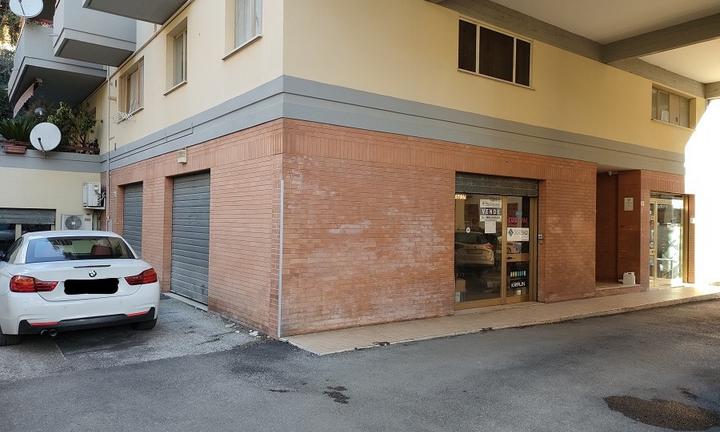 Locale commerciale di ampia metratura