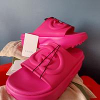 ciabatte Gucci in gomma rosa 