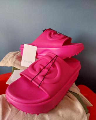 ciabatte Gucci in gomma rosa 