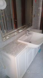 Mobile bagno completo di specchio