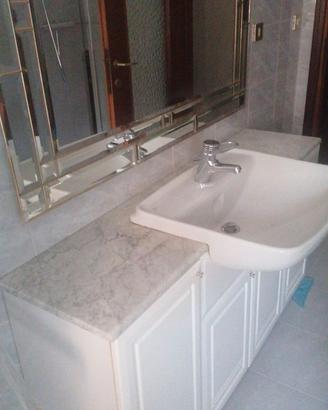 Mobile bagno completo di specchio