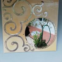 Specchio con decorazioni