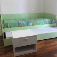 cameretta bambino (letto,tavolo studio, accessori)