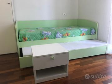 cameretta bambino (letto,tavolo studio, accessori)