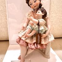 Bambola maternità in porcellana Sibania cm25