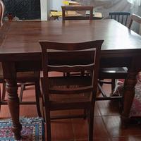 Tavolo con sedie