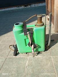 Pompa a mano per acqua ramata