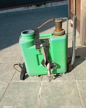 Pompa a mano per acqua ramata