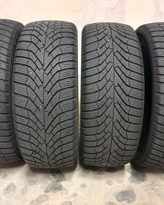 4 pneumatici invernali 205/45 R17 88V – Kumho