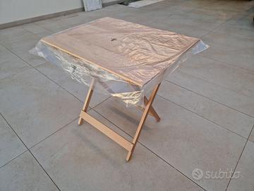 Tavolo in legno da giardino