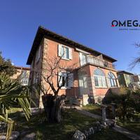 SCALA BONGHI - Casa con giardino.