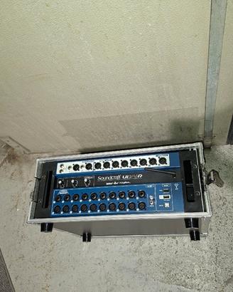 Mixer Digitale Soundcraft Ui24R con Flight Case