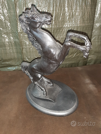 Cavallo cavallino rampante in pietra lavica etnea