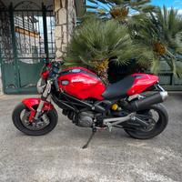 Ducati monster 696