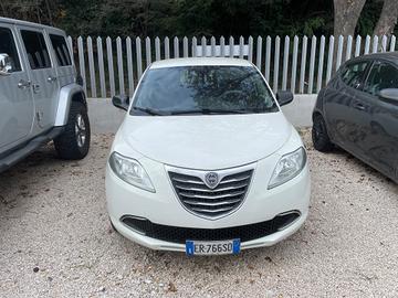 Lancia Ypsilon 1.2 69 CV 5 porte GPL Ecochic Plati