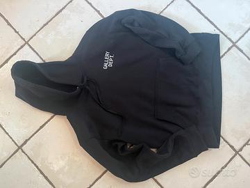 Felpa nera con scritte in bianco