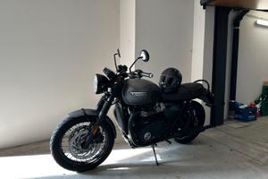 Triumph Bonneville T120 black