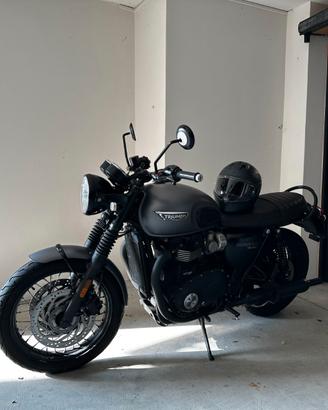 Triumph Bonneville T120 black