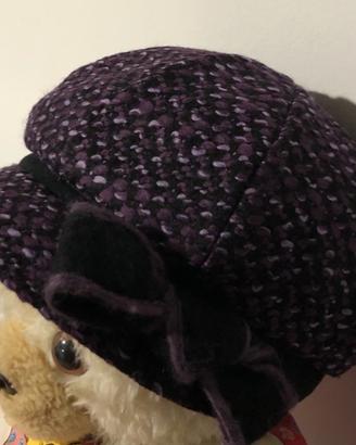 Cappello nero viola con fiocco